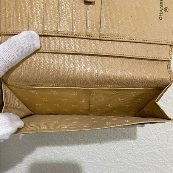 Chanel Caviar CC Coco Button Continental Wallet - Picture 14 of 16